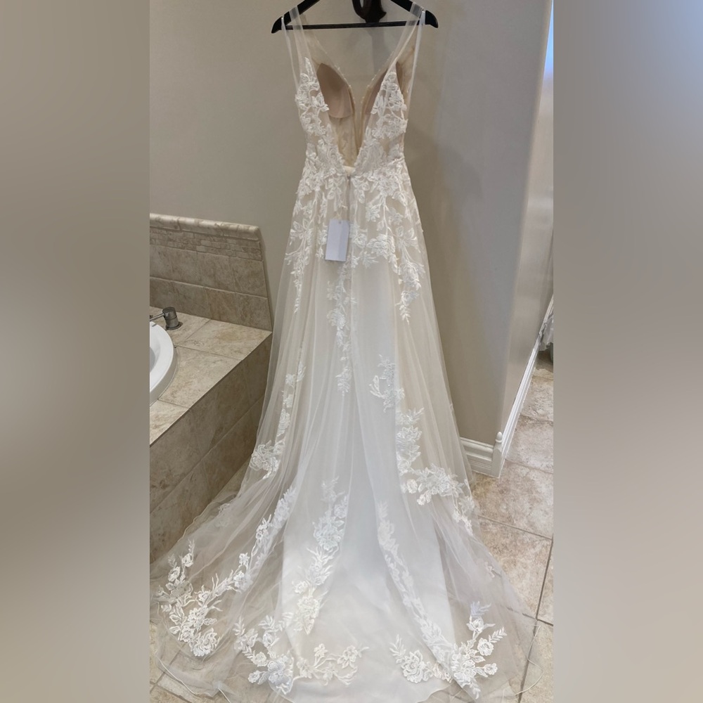 Lillian West #66063 Wedding Dress with Embroidered Flowers - Size 4 - Picture 4 of 11
